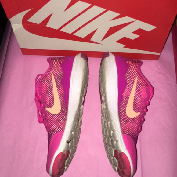 pink camo nike womens shoes